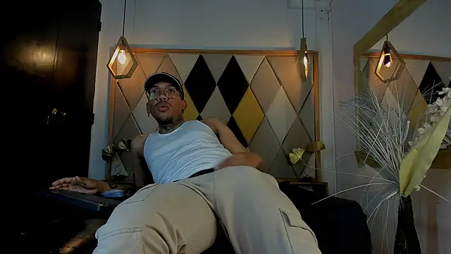 ThiagoBerry online show from February 5, 11:28 am