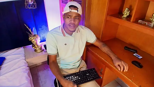 Latinblack 98 online show from January 10, 7:28 pm