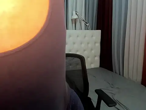 davincihugecock online show from April 6, 6:52 pm