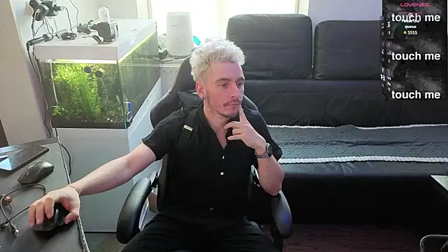 Rayzel White online show from February 3, 11:15 am