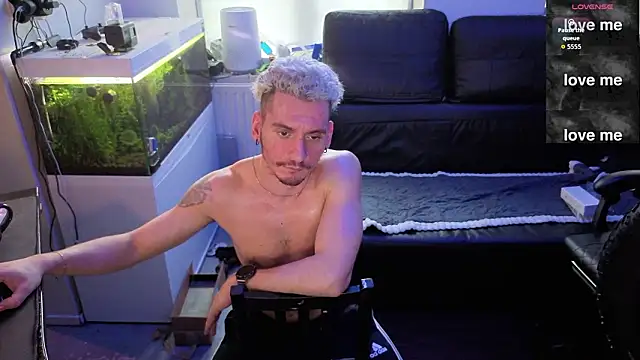 Rayzel White online show from February 9, 2:55 pm