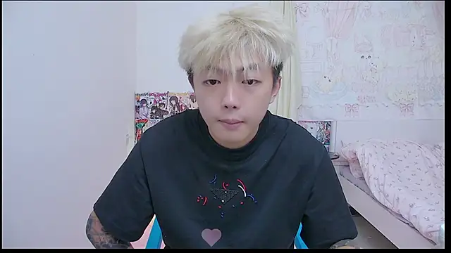 Chocolates-001 online show from April 9, 11:16 am