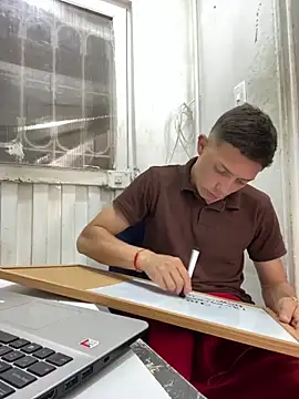 santiObrero online show from March 3, 8:05 pm