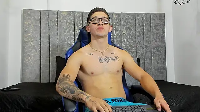 Calvin Hunter online show from February 16, 10:08 pm