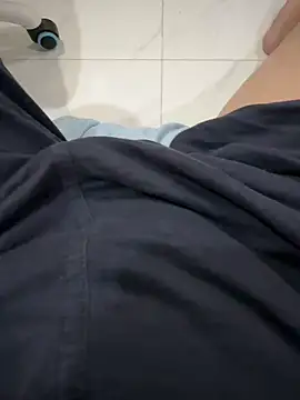 johnnydoe855 online show from April 25, 1:14 pm