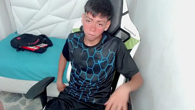 Liarr  online show from March 9, 8:03 pm