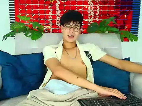 ThiiagoSaeenz online show from February 15, 12:17 am