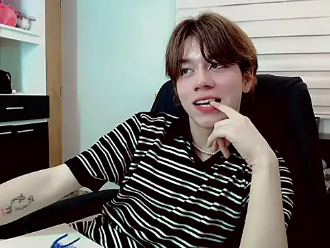 duvisex19 online show from April 5, 4:09 am