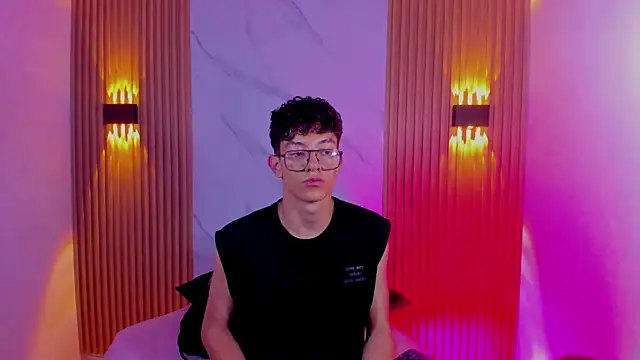 Christopher Hunter online show from February 25, 7:48 pm