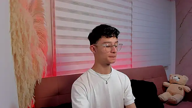 Patrick Howland  online show from February 27, 4:24 am