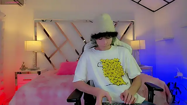 thanier 18 online show from April 12, 7:26 pm