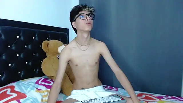 gabriel x18 online show from April 15, 10:43 pm