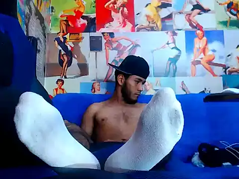 warmNoah online show from April 15, 7:58 pm