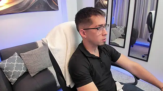 Tommas Jhonson online show from March 17, 3:42 am