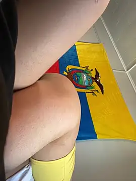 tugatitocaliente12 online show from April 18, 5:03 pm