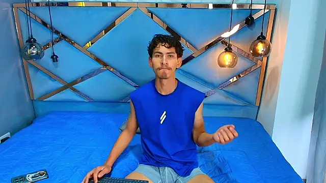 skinny jean  online show from March 30, 8:10 pm