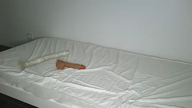 thom6222 online show from February 28, 2:10 am