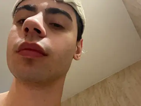 YourFavouriteTwink online show from February 22, 11:00 am