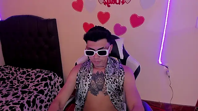 Dark Hunder online show from February 23, 10:00 pm