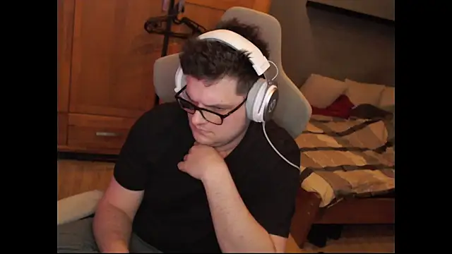 Whyteshadow4235 online show from February 23, 7:15 pm