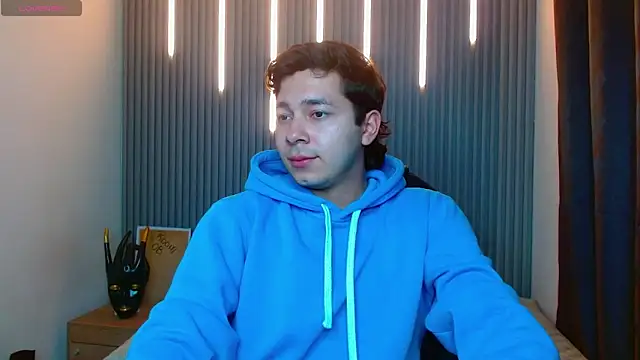 Julian Smith21 online show from April 4, 11:57 pm