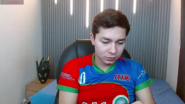 Julian Smith21 online show from March 22, 3:11 am