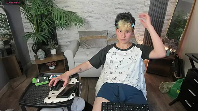 RedHood 1 online show from March 25, 4:16 am