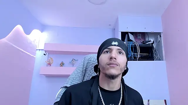 DanteLuxx online show from April 17, 4:37 am