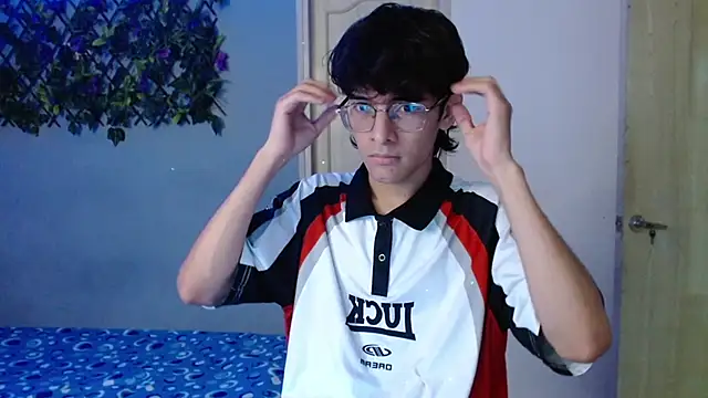 noah millerx online show from March 9, 4:06 am