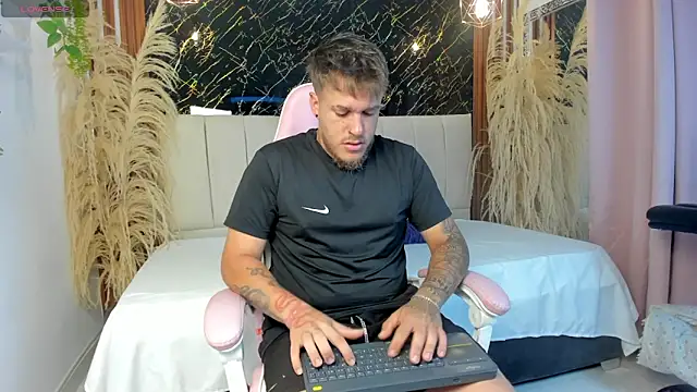 keane lee  online show from March 21, 12:09 pm