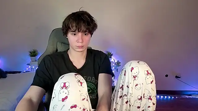 AnthonyCuutie online show from May 15, 7:11 pm