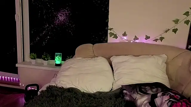 AnthonyCuutie online show from April 18, 8:09 pm