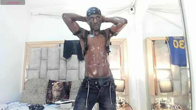 Titan Moreno  online show from July 17, 1:18 pm