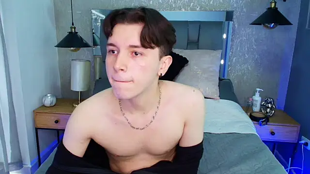 hollannd  online show from April 9, 1:17 pm