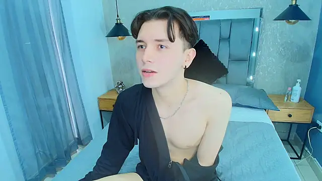 hollannd  online show from March 30, 2:40 pm