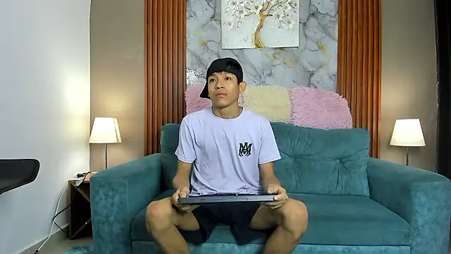 SKINNY BOYXXX online show from March 11, 7:37 am