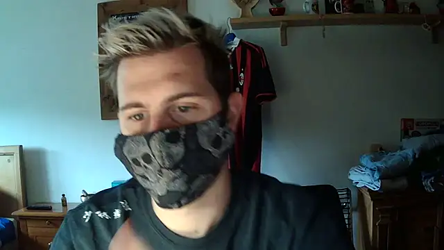 YoUnGbOy2018 online show from April 29, 2:11 pm