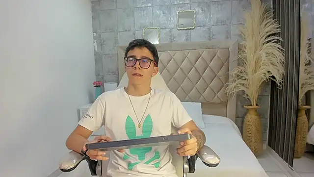 TylerCross  online show from March 20, 8:34 pm