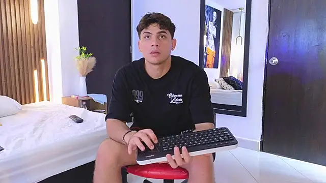 MrAdonis  online show from April 10, 7:10 pm