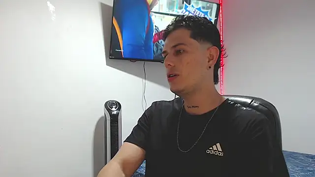 JUAN CAMILOXXX online show from April 2, 4:32 am