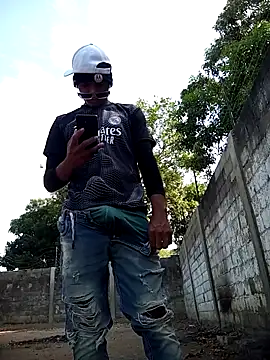 spittingpig1 online show from April 2, 12:13 pm