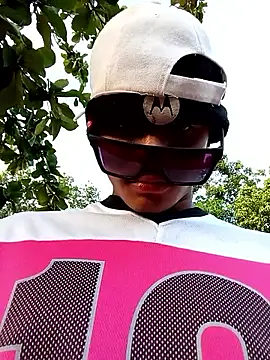 spittingpig1 online show from April 10, 10:17 pm