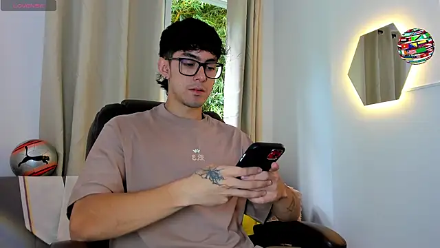 etham wolf1 online show from June 22, 5:28 pm