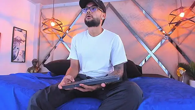 KyleJoss30 online show from March 19, 10:02 pm