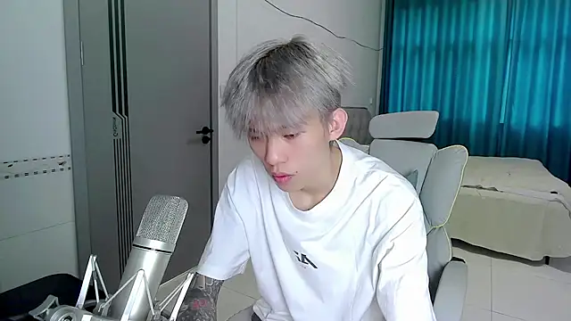 zzzzppp3 online show from August 9, 5:35 am