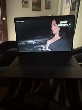 elpollas18years online show from April 8, 7:00 pm