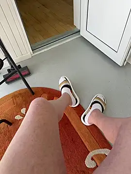 elysmay online show from April 9, 10:10 am