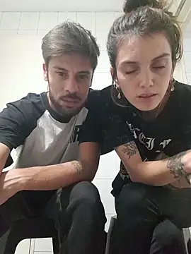 catsqueens online show from April 15, 4:01 am