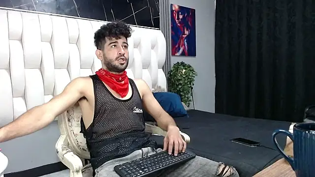 aaron jones 1 online show from April 16, 9:39 pm