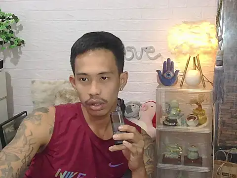 marlonmoreno01 online show from April 18, 4:19 pm